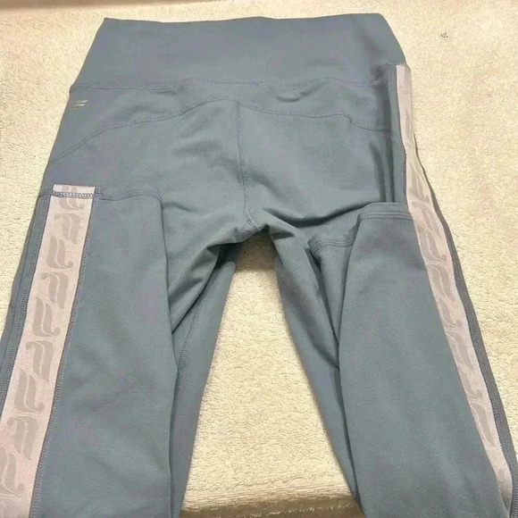 1. Fabletics Woman Blue Leggings Size Small - Picture 5 of 6